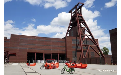 Fahrräder vor der Zeche Zollverein in Essen