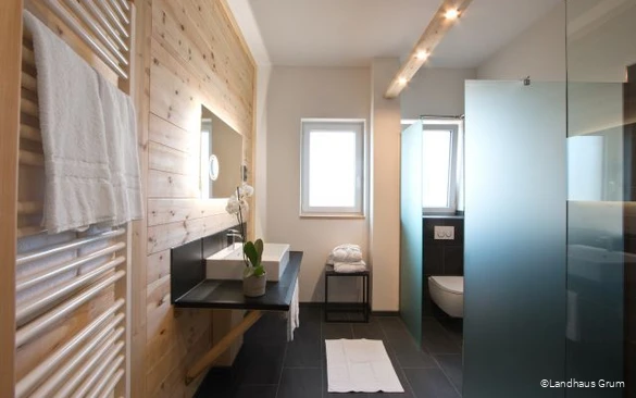 Badezimmer eines Doppelzimmers des Landhauses Grum in Hattingen