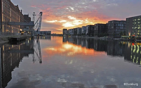 Innenhafen Duisburg bei Sonnenuntergang